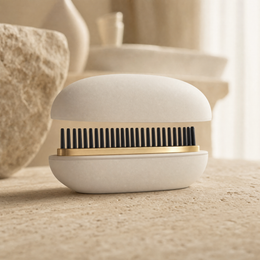Lustra Mini Straightening Comb in Ivory with a gold heated band